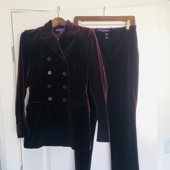 I’m Sandra. Stop by, take a look at my Vintage Designer Clothing closet! - Picture 13 of 16